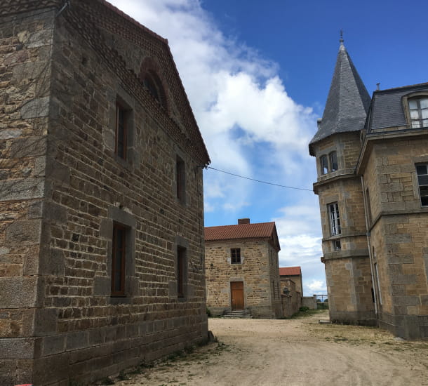 Complexe hôtelier ★ – Valinches – Marols (42)